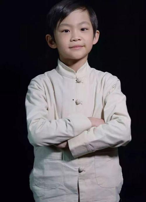 李牟慕容个人资料,才华横溢的年轻才俊，揭秘其多彩人生